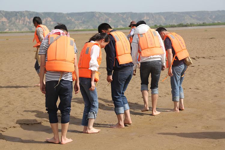 赏人间处女泉 游激情黄河魂