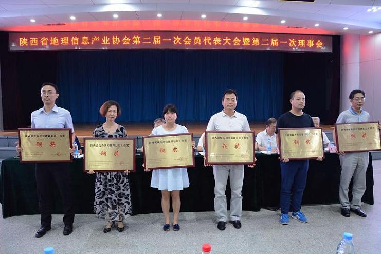 公司梧柳高速放线项目荣获省优秀工程奖