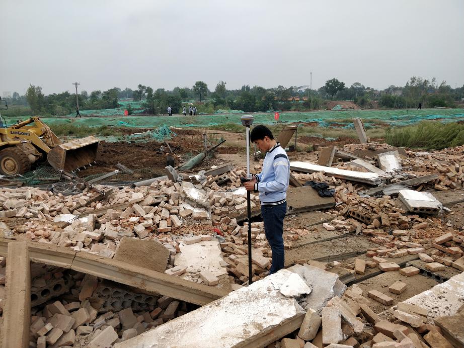 汉城街道办“大棚房”专项整治违建垃圾计量